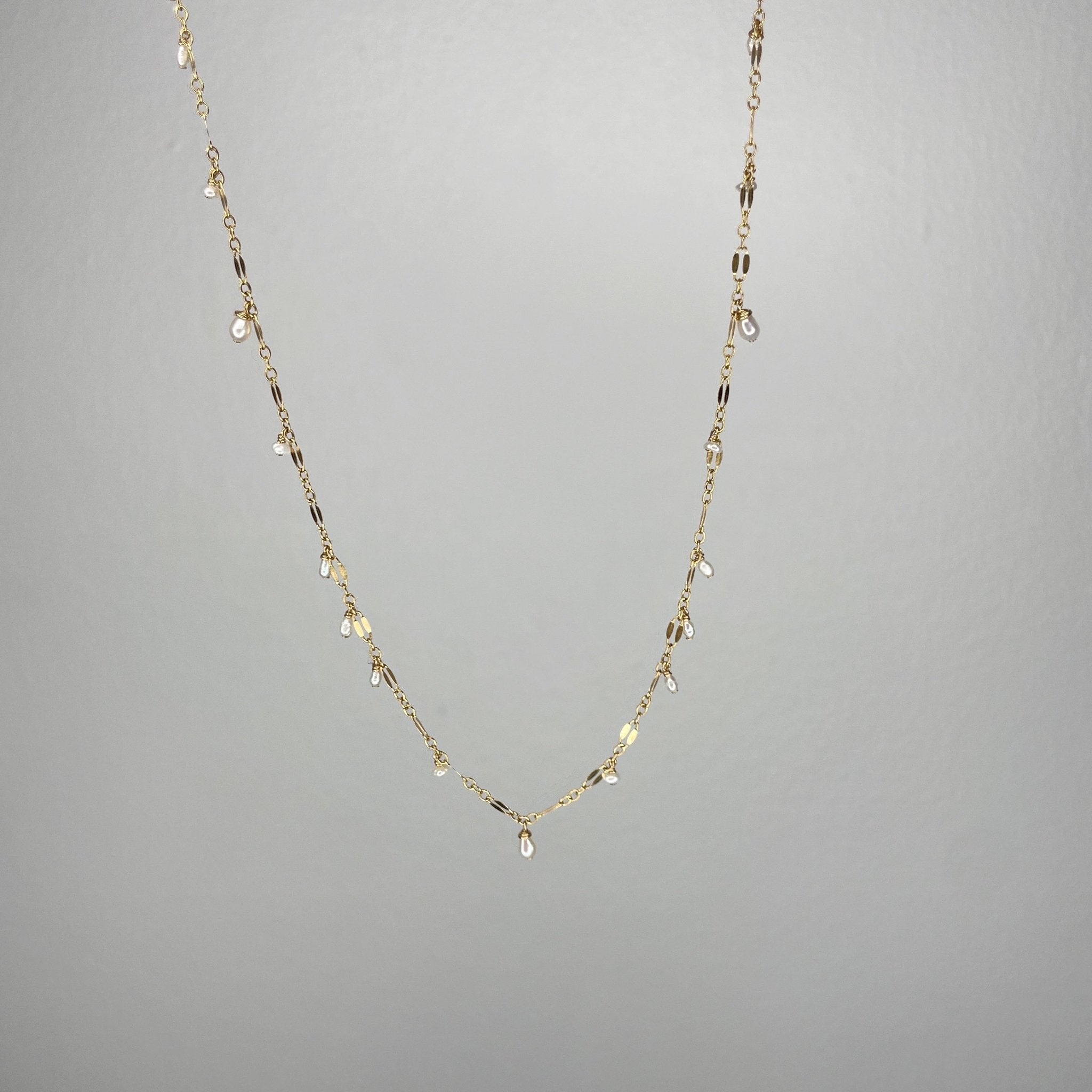 Gleaming Pearl Necklace - Tree Myriah